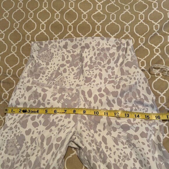 Lululemon Leggings - Grey and White Pattern - Size 8 (No Size Tags but Measures) - Picture 10 of 13